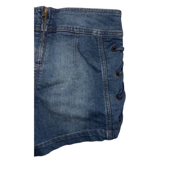 Free People Women's Denim Jean Shorts Size 27 Criss Cross‎ Lace Sides - Picture 5 of 8